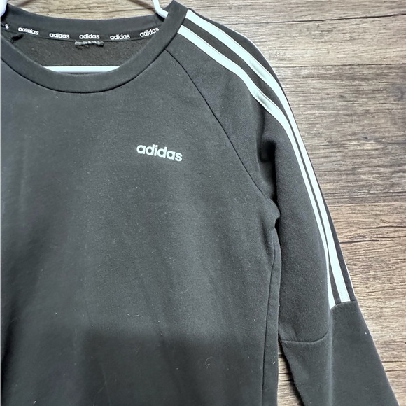 Adidas Black Crewneck Sweatshirt with Iconic Stripes - Picture 6 of 9